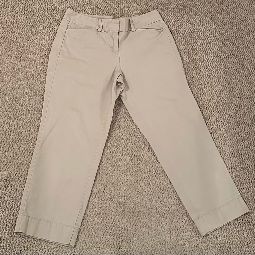 Ann Taylor Loft Kahki Capri Pants Women’s size 4